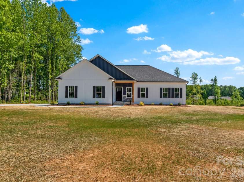 271 Stonybrook Drive, Lexington, NC 27295.  MLS# CAR4368156, YatesRealty ID 10047. 
