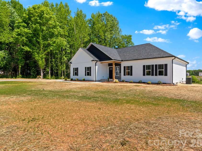 271 Stonybrook Drive, Lexington, NC 27295.  MLS# CAR4368156, YatesRealty ID 10047. 