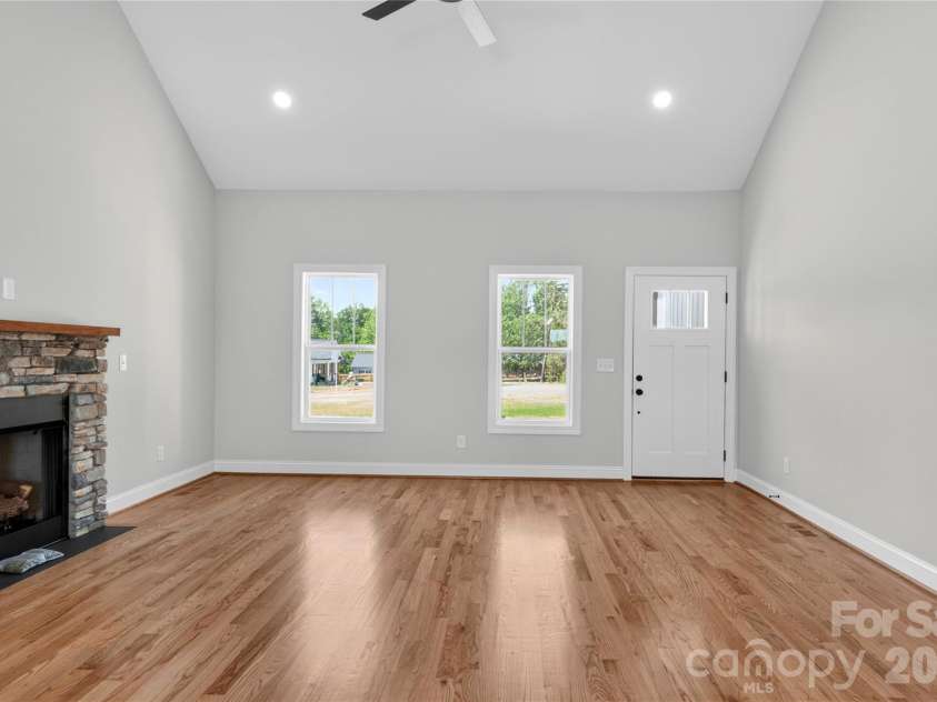 271 Stonybrook Drive, Lexington, NC 27295.  MLS# CAR4368156, YatesRealty ID 10047. 