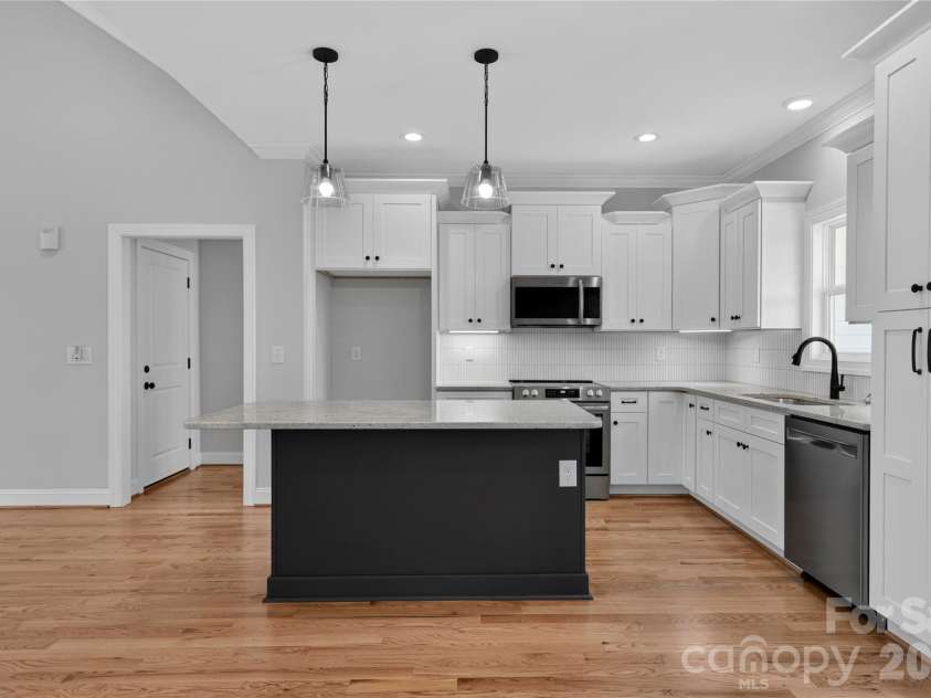 271 Stonybrook Drive, Lexington, NC 27295.  MLS# CAR4368156, YatesRealty ID 10047. 