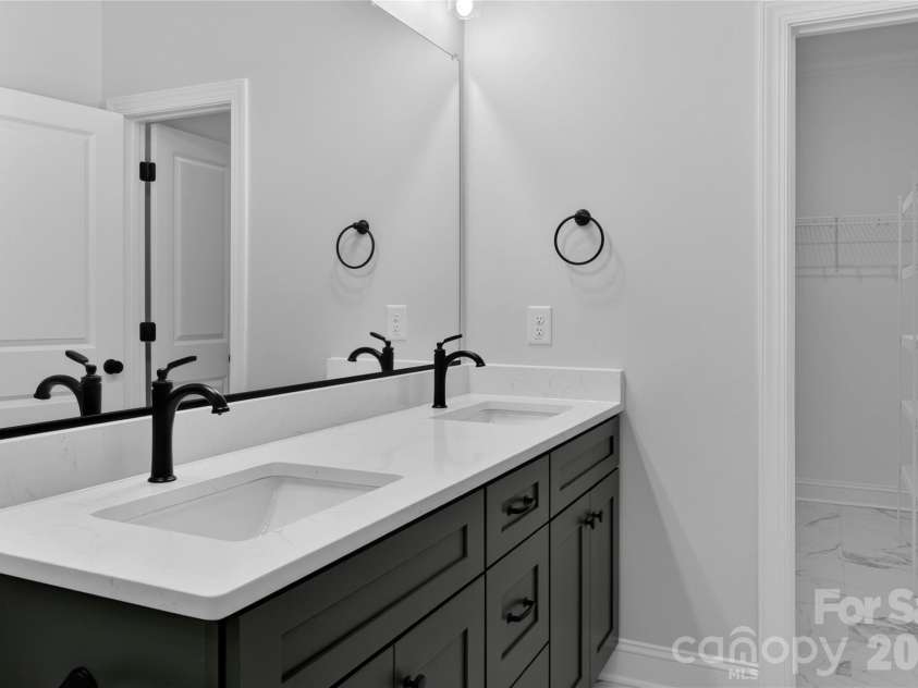 271 Stonybrook Drive, Lexington, NC 27295.  MLS# CAR4368156, YatesRealty ID 10047. 
