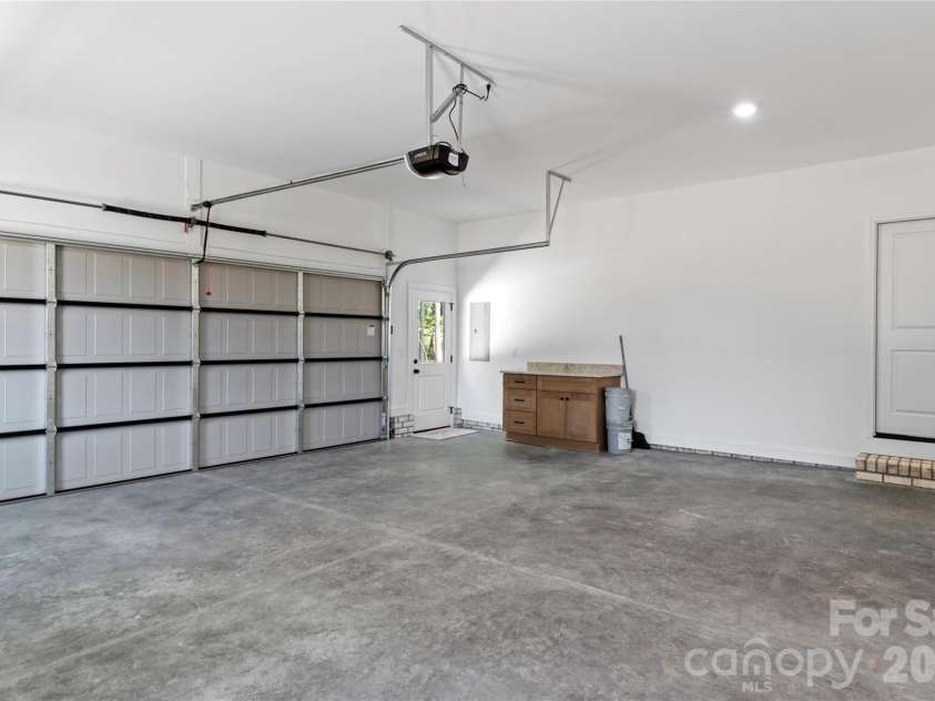 271 Stonybrook Drive, Lexington, NC 27295.  MLS# CAR4368156, YatesRealty ID 10047. 