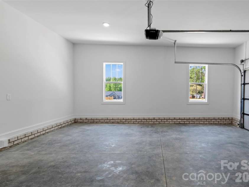 271 Stonybrook Drive, Lexington, NC 27295.  MLS# CAR4368156, YatesRealty ID 10047. 