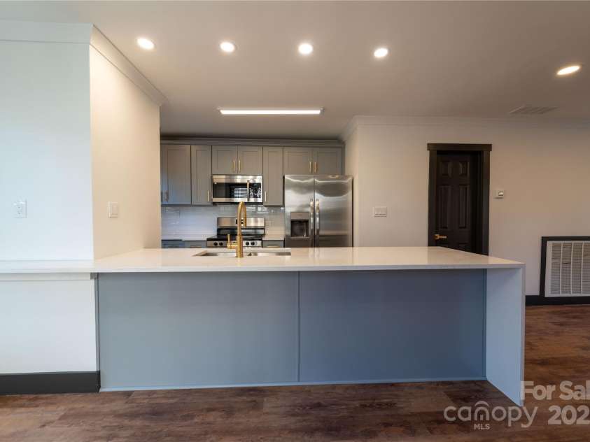 3150 Driftwood Drive, Charlotte, NC 28205.  MLS# CAR4252813, YatesRealty ID 10048. 