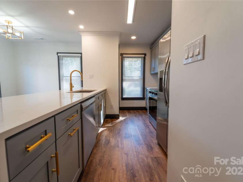 3150 Driftwood Drive, Charlotte, NC 28205.  MLS# CAR4252813, YatesRealty ID 10048. Kitchen