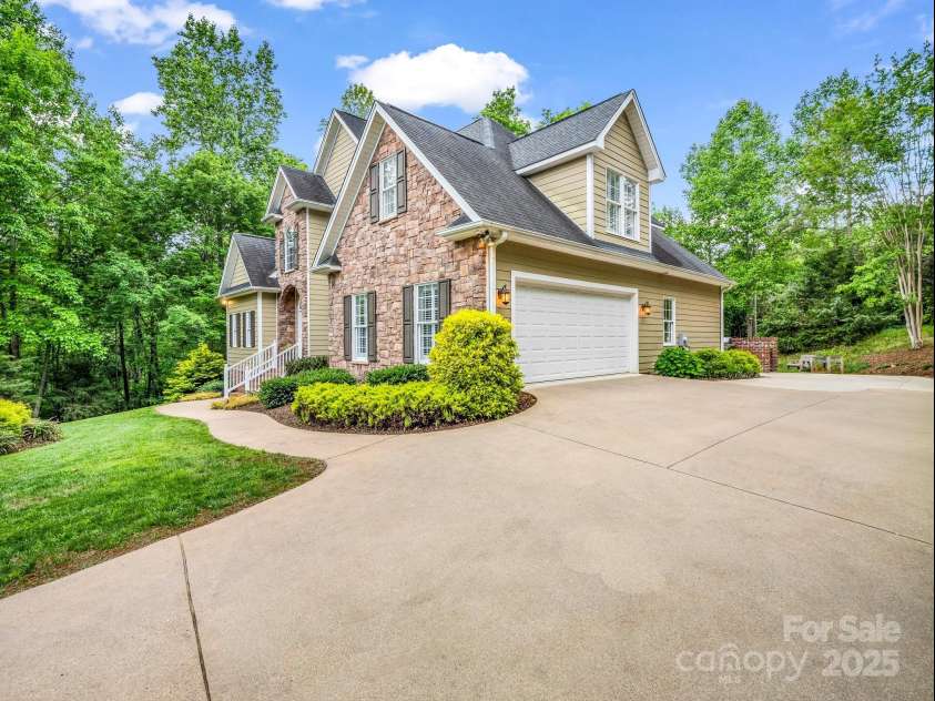 155 Palomino Trail, Rutherfordton, NC 28139.  MLS# CAR4254520, YatesRealty ID 10049. 