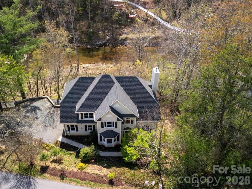 39 Eastmoor Drive, Asheville, NC 28805.  MLS# CAR4368159, YatesRealty ID 10049. 