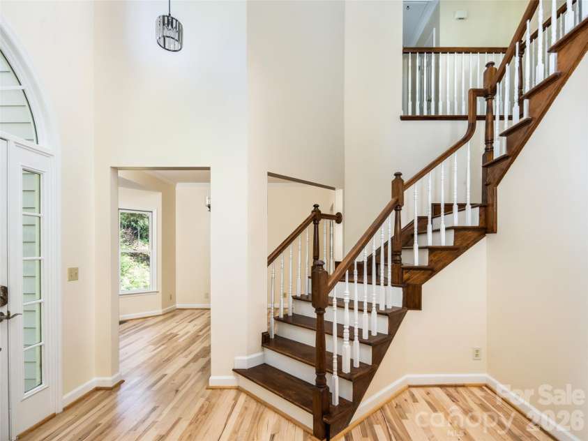 39 Eastmoor Drive, Asheville, NC 28805.  MLS# CAR4368159, YatesRealty ID 10049. 