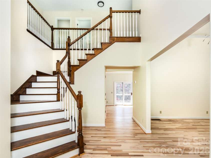 39 Eastmoor Drive, Asheville, NC 28805.  MLS# CAR4368159, YatesRealty ID 10049. 