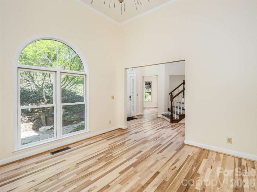 39 Eastmoor Drive, Asheville, NC 28805.  MLS# CAR4368159, YatesRealty ID 10049. 