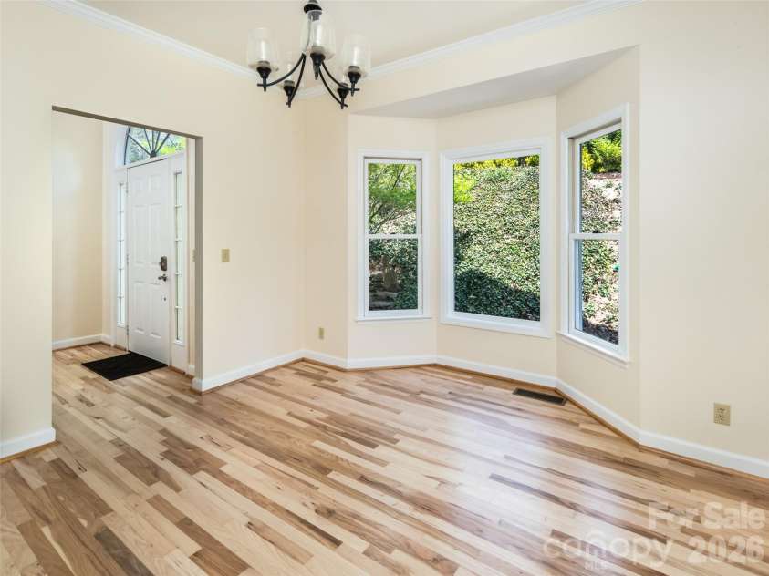 39 Eastmoor Drive, Asheville, NC 28805.  MLS# CAR4368159, YatesRealty ID 10049. 