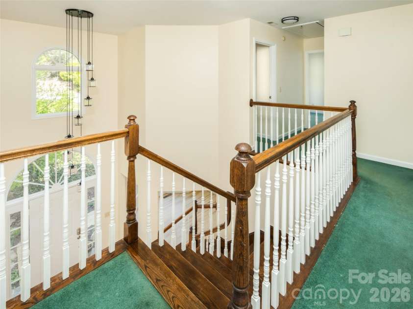 39 Eastmoor Drive, Asheville, NC 28805.  MLS# CAR4368159, YatesRealty ID 10049. 