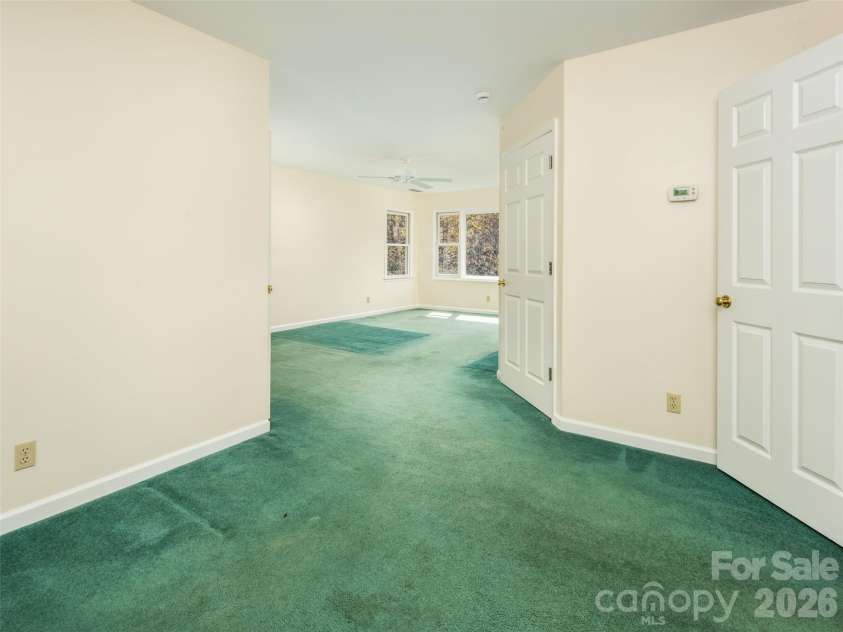 39 Eastmoor Drive, Asheville, NC 28805.  MLS# CAR4368159, YatesRealty ID 10049. 