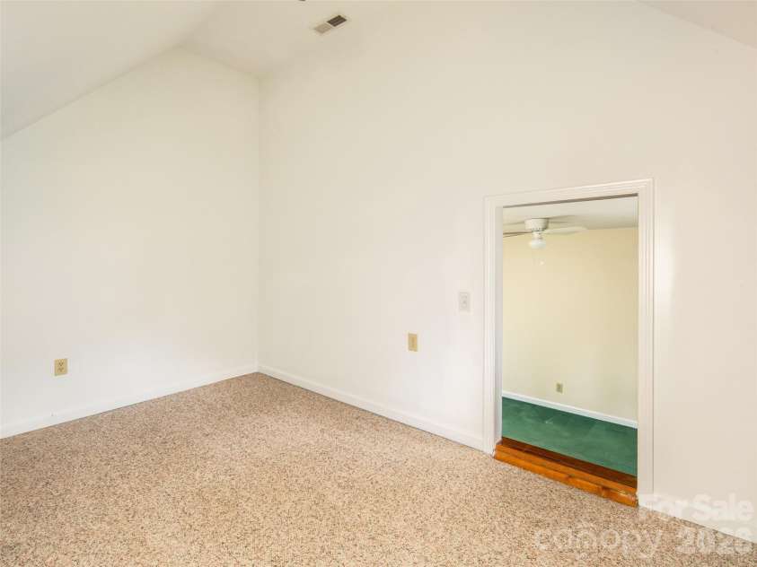 39 Eastmoor Drive, Asheville, NC 28805.  MLS# CAR4368159, YatesRealty ID 10049. 
