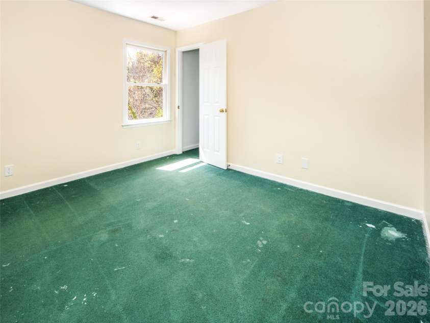 39 Eastmoor Drive, Asheville, NC 28805.  MLS# CAR4368159, YatesRealty ID 10049. 