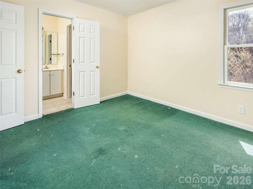 39 Eastmoor Drive, Asheville, NC 28805.  MLS# CAR4368159, YatesRealty ID 10049. 