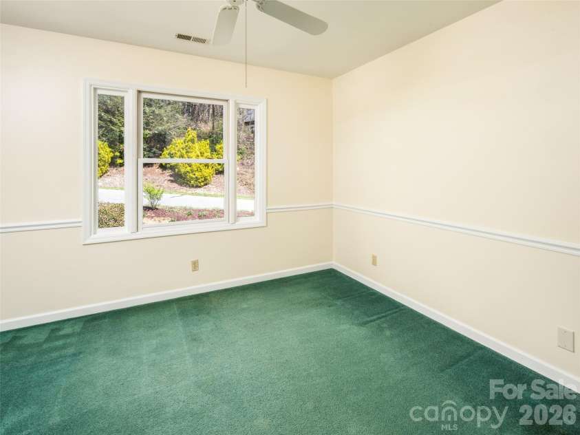 39 Eastmoor Drive, Asheville, NC 28805.  MLS# CAR4368159, YatesRealty ID 10049. 