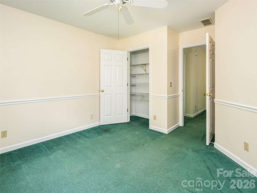 39 Eastmoor Drive, Asheville, NC 28805.  MLS# CAR4368159, YatesRealty ID 10049. 