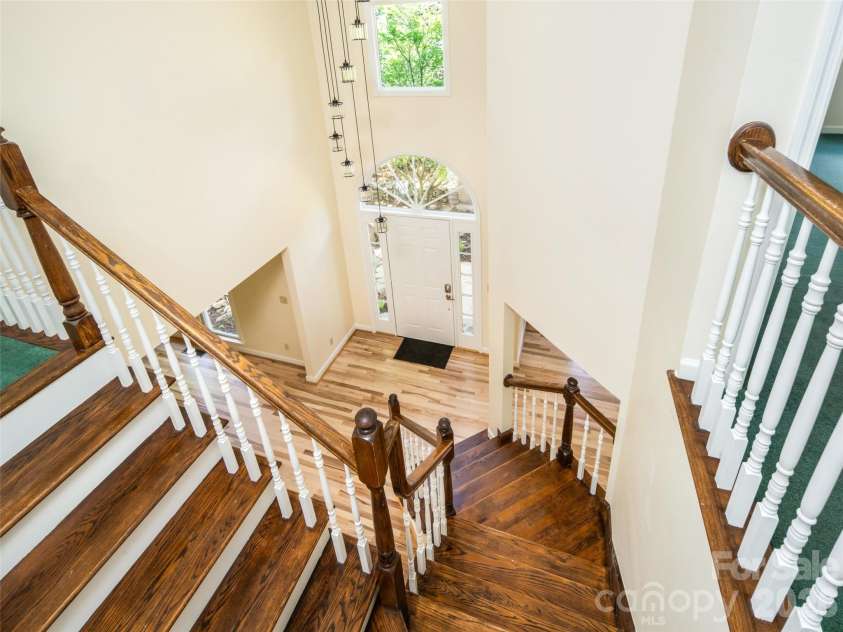 39 Eastmoor Drive, Asheville, NC 28805.  MLS# CAR4368159, YatesRealty ID 10049. 