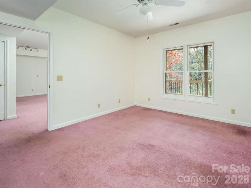 39 Eastmoor Drive, Asheville, NC 28805.  MLS# CAR4368159, YatesRealty ID 10049. 