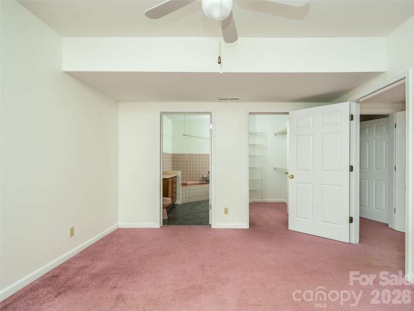 39 Eastmoor Drive, Asheville, NC 28805.  MLS# CAR4368159, YatesRealty ID 10049. 