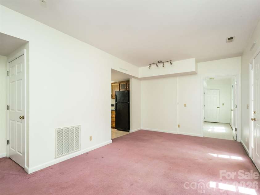 39 Eastmoor Drive, Asheville, NC 28805.  MLS# CAR4368159, YatesRealty ID 10049. 