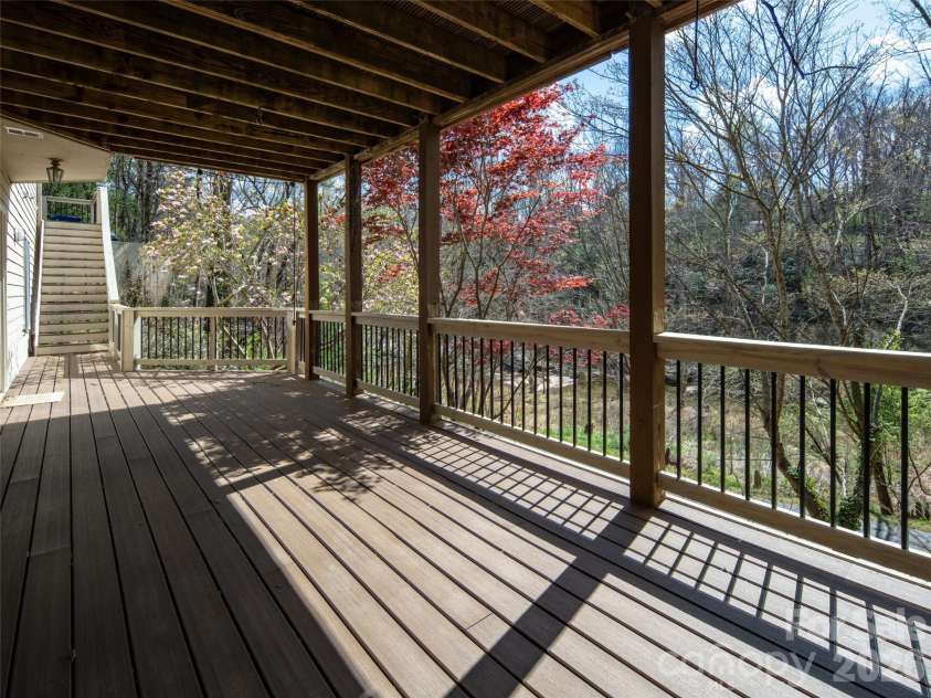 39 Eastmoor Drive, Asheville, NC 28805.  MLS# CAR4368159, YatesRealty ID 10049. 