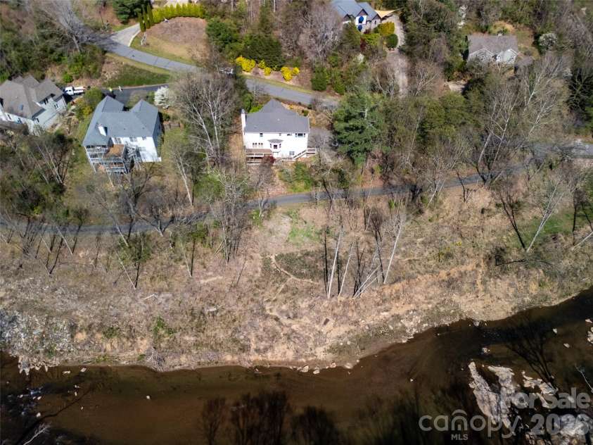 39 Eastmoor Drive, Asheville, NC 28805.  MLS# CAR4368159, YatesRealty ID 10049. 