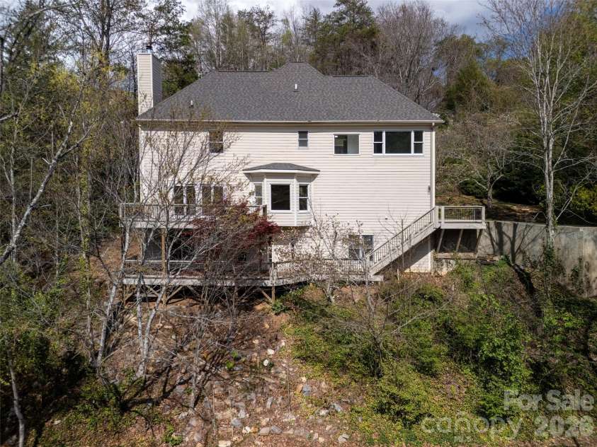 39 Eastmoor Drive, Asheville, NC 28805.  MLS# CAR4368159, YatesRealty ID 10049. 
