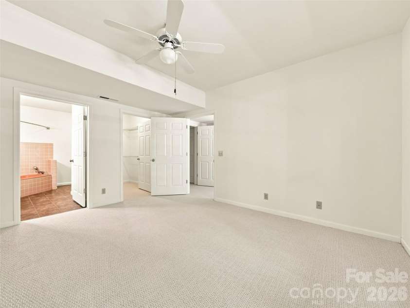 39 Eastmoor Drive, Asheville, NC 28805.  MLS# CAR4368159, YatesRealty ID 10049. 