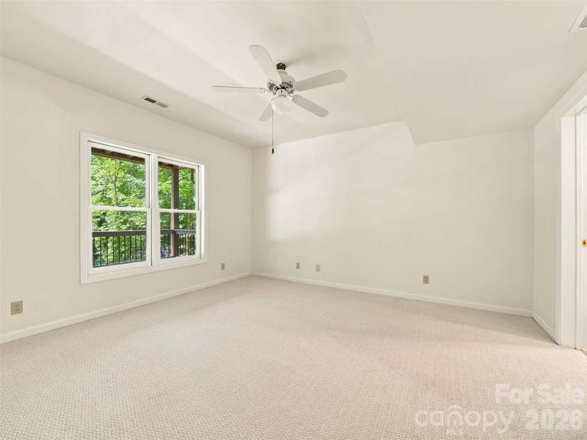 39 Eastmoor Drive, Asheville, NC 28805.  MLS# CAR4368159, YatesRealty ID 10049. 