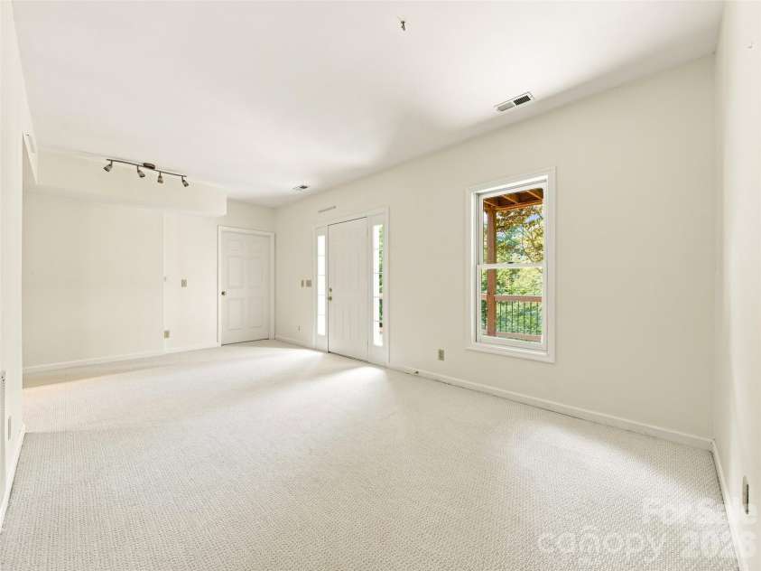39 Eastmoor Drive, Asheville, NC 28805.  MLS# CAR4368159, YatesRealty ID 10049. 