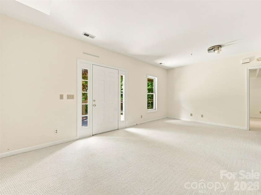 39 Eastmoor Drive, Asheville, NC 28805.  MLS# CAR4368159, YatesRealty ID 10049. 