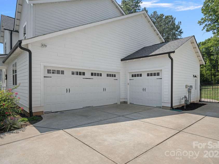 4195 Island Fox Lane, Denver, NC 28037.  MLS# CAR4243299, YatesRealty ID 10051. 3 car garage for added flexibility and storage.