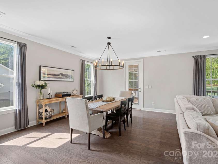 4195 Island Fox Lane, Denver, NC 28037.  MLS# CAR4243299, YatesRealty ID 10051. Abundant natural light fills the dining area.
