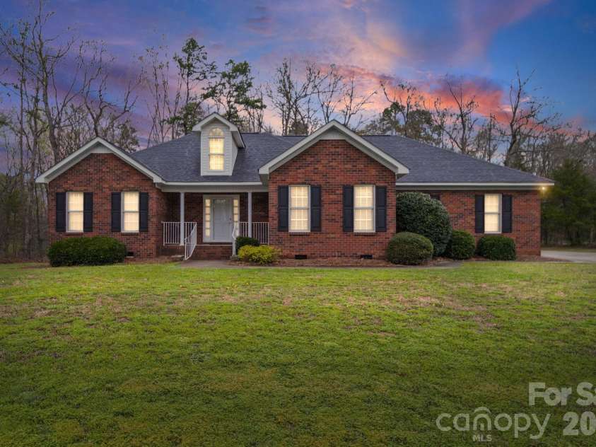 410 Elm Street, Wingate, NC 28174.  MLS# CAR4355431, YatesRealty ID 10052. 