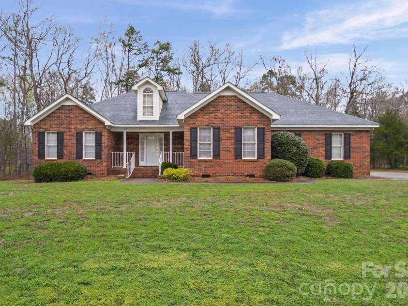 410 Elm Street, Wingate, NC 28174.  MLS# CAR4355431, YatesRealty ID 10052. 