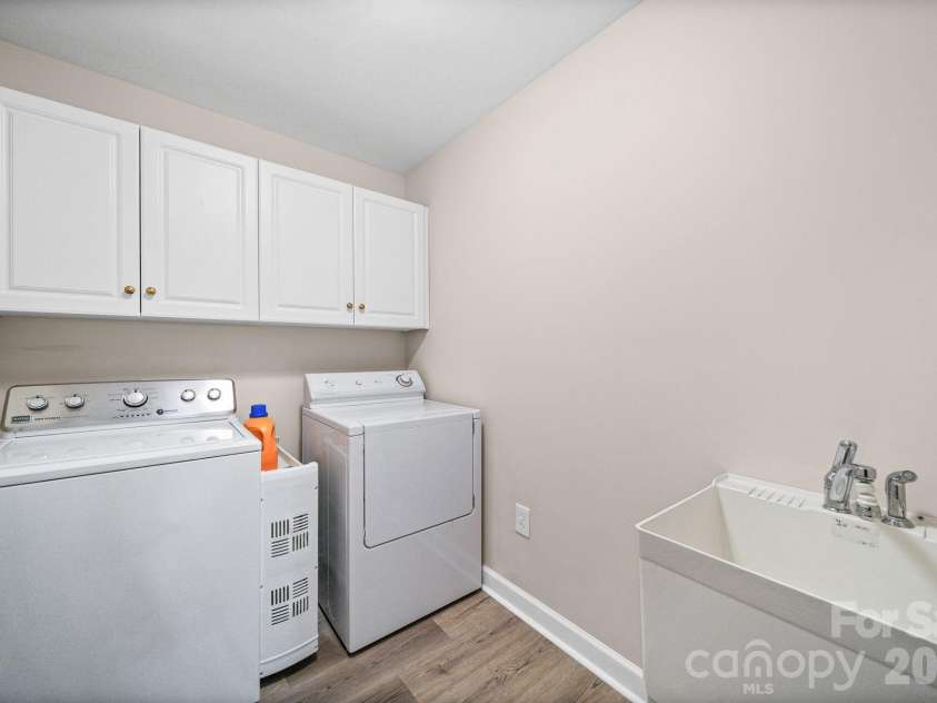 410 Elm Street, Wingate, NC 28174.  MLS# CAR4355431, YatesRealty ID 10052. 