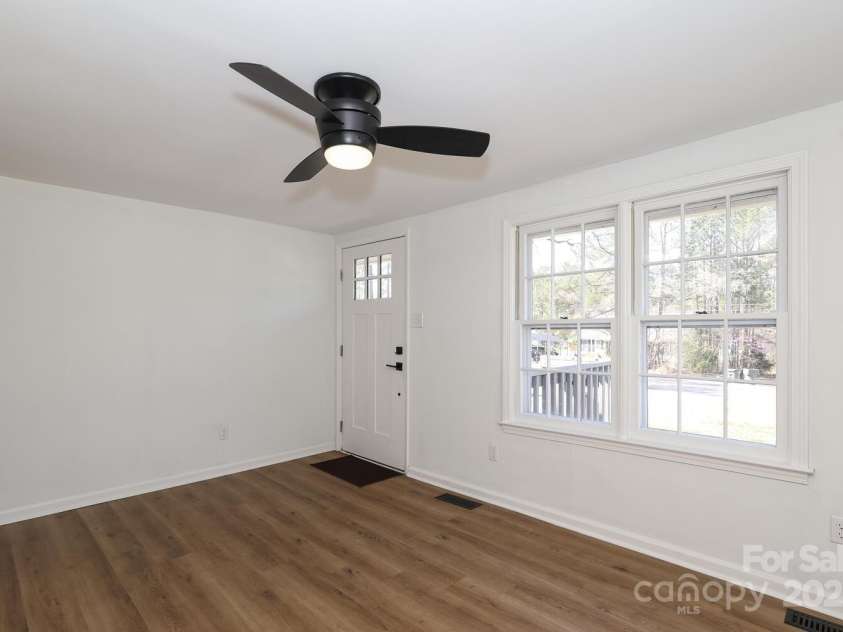 517 Roberts Avenue, York, SC 29745.  MLS# CAR4234730, YatesRealty ID 10052. Family Room