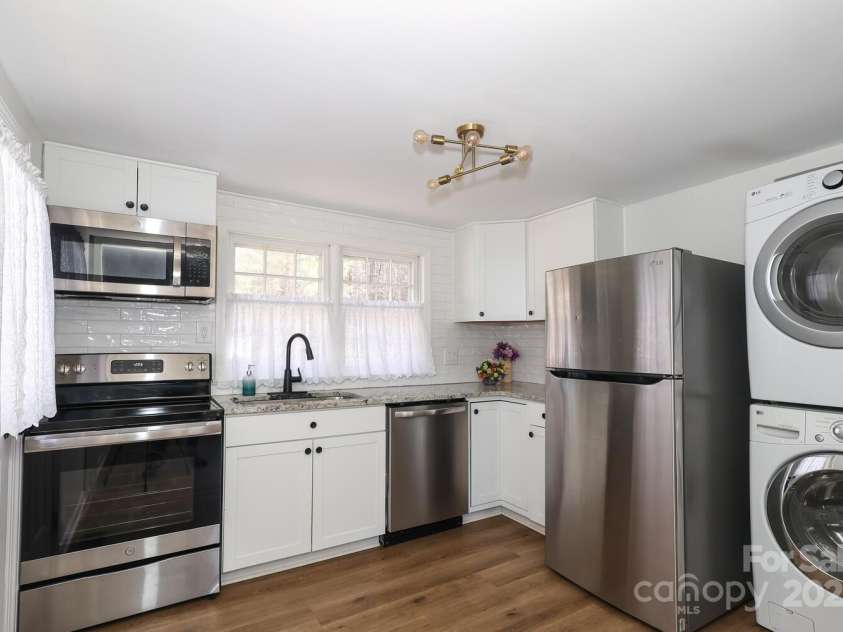 517 Roberts Avenue, York, SC 29745.  MLS# CAR4234730, YatesRealty ID 10052. Kitchen