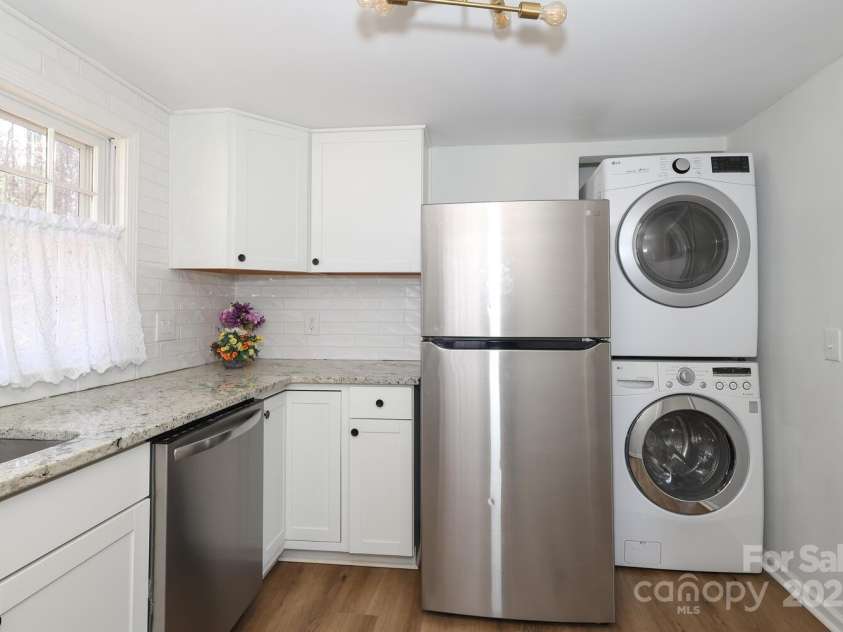 517 Roberts Avenue, York, SC 29745.  MLS# CAR4234730, YatesRealty ID 10052. Kitchen Laundry