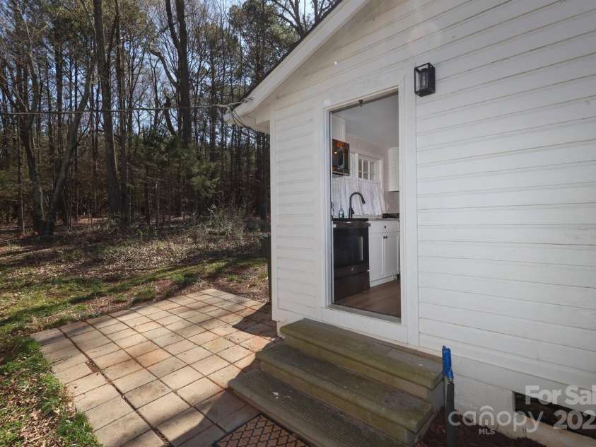 517 Roberts Avenue, York, SC 29745.  MLS# CAR4234730, YatesRealty ID 10052. Patio