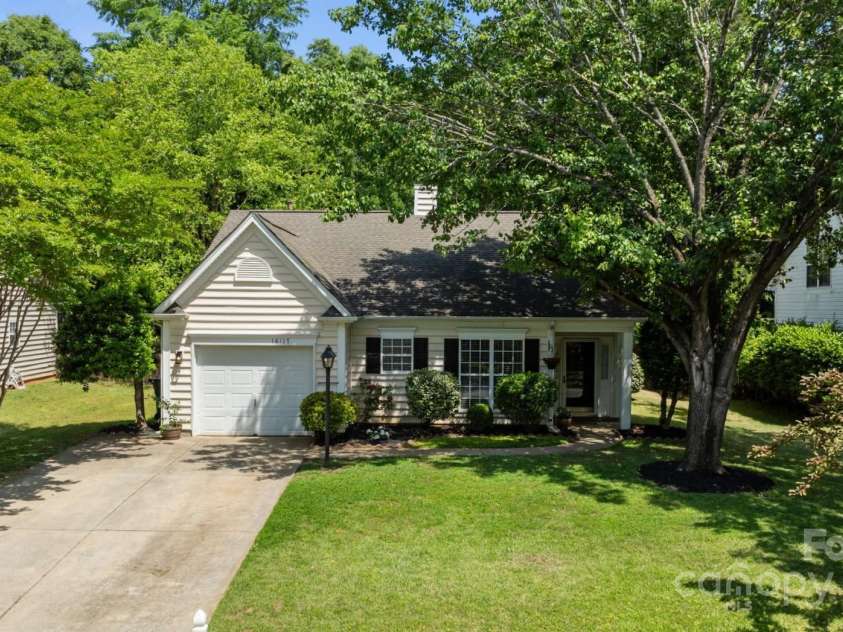 16117 Wrights Ferry Road, Charlotte, NC 28278.  MLS# CAR4251187, YatesRealty ID 10054. 1 car garage & tons of driveway parking