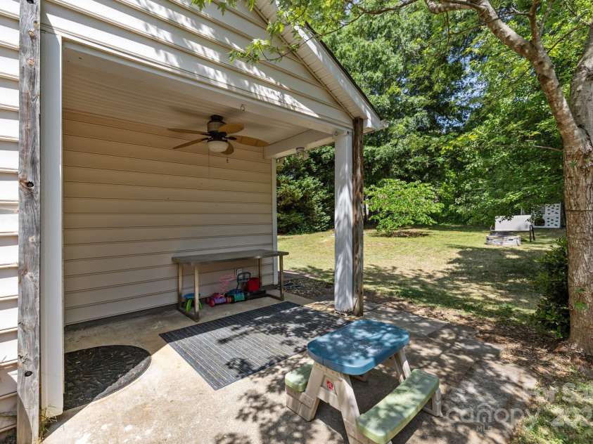 16117 Wrights Ferry Road, Charlotte, NC 28278.  MLS# CAR4251187, YatesRealty ID 10054. Covered rear patio