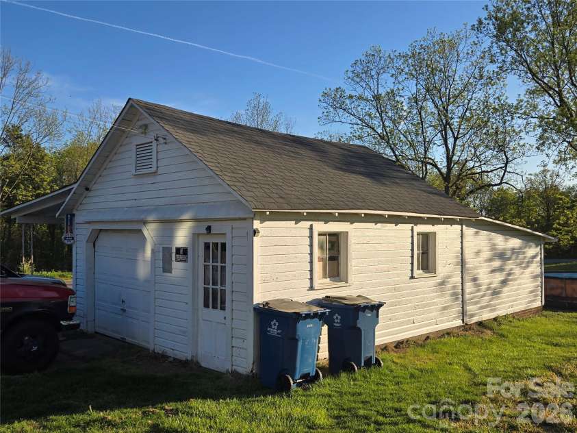 4207 Section House Road, Hickory, NC 28601.  MLS# CAR4367618, YatesRealty ID 10054. 