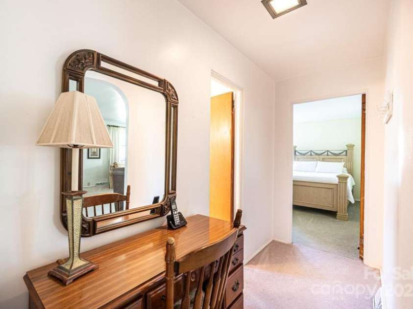 930 39th Street, Hickory, NC 28602.  MLS# CAR4250919, YatesRealty ID 10055. 