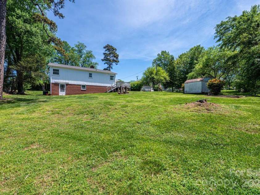 930 39th Street, Hickory, NC 28602.  MLS# CAR4250919, YatesRealty ID 10055. 