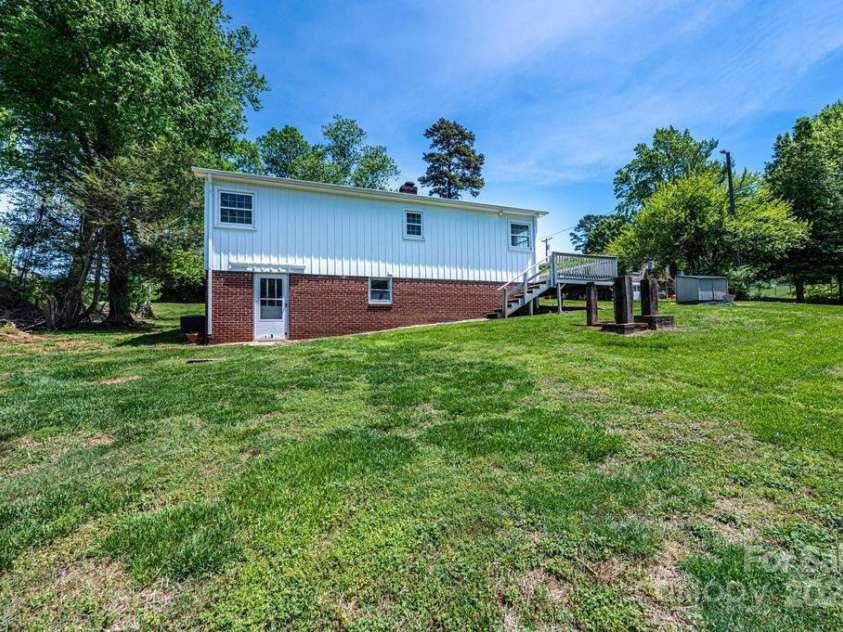 930 39th Street, Hickory, NC 28602.  MLS# CAR4250919, YatesRealty ID 10055. 
