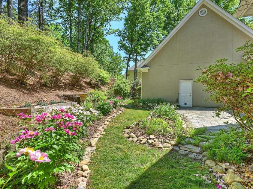 9526 Greyson Ridge Drive, Charlotte, NC 28277.  MLS# CAR4253039, YatesRealty ID 10056. 