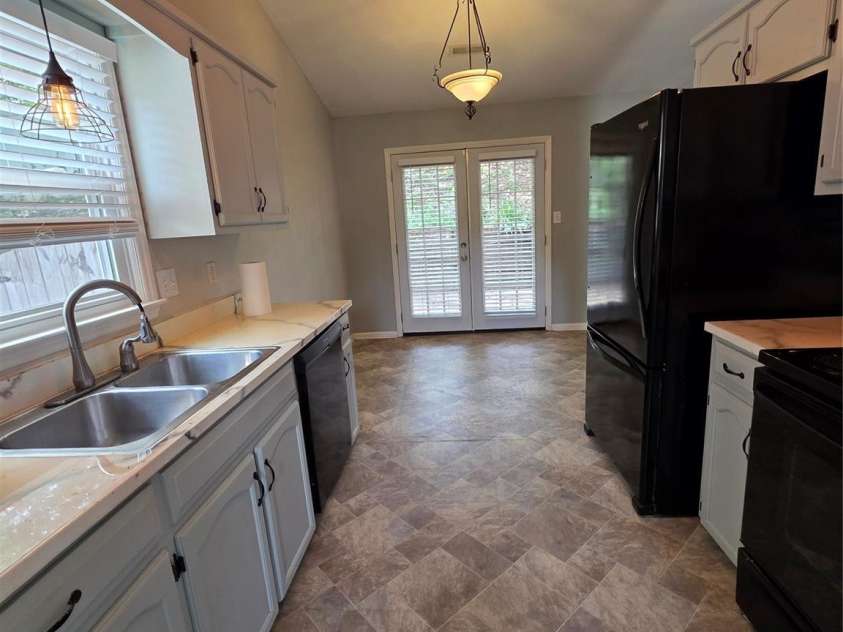 221 Auten Circle, Mount Holly, NC 28120.  MLS# CAR4368237, YatesRealty ID 10057. 